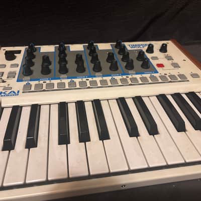 Akai Timbre Wolf 2010s - White