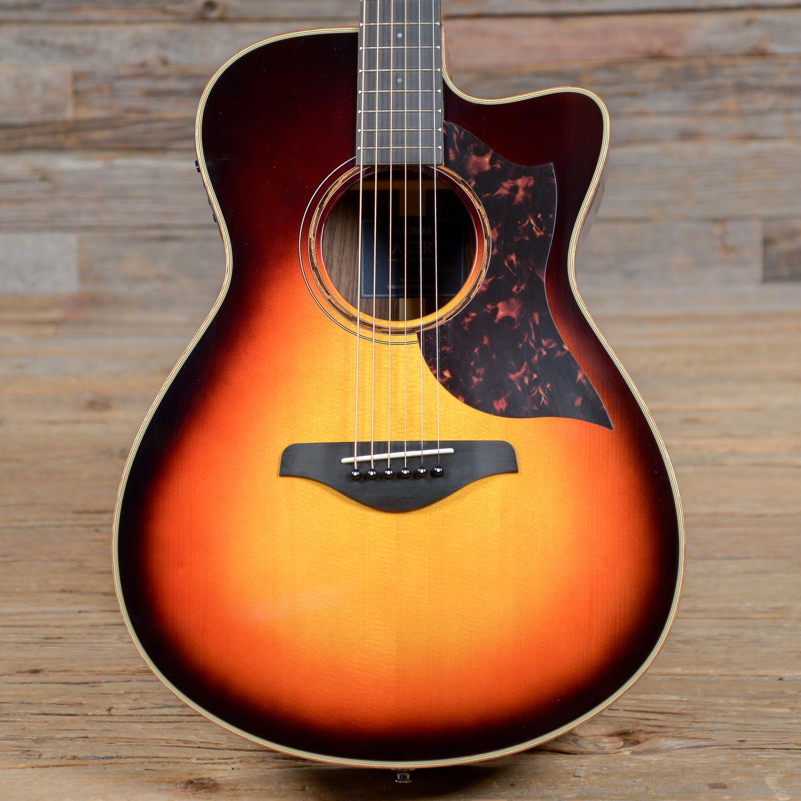 ギター YAMAHA AC3R ARE Yamaha AC3R ARE Concert Cutaway Acoustic-electric Guitar - Vintage
