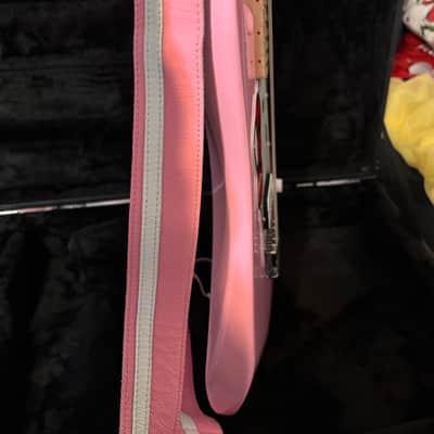 Squier Hello Kitty Stratocaster 2024 - Present - Pink image 7