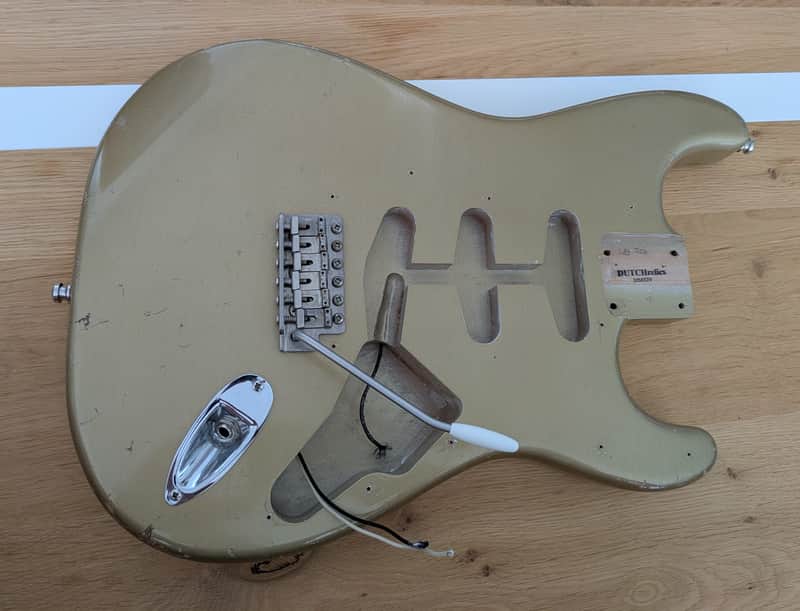 Dutchrelics Stratocaster nitro Body 2014 Shoreline Gold + Vibrato image 1