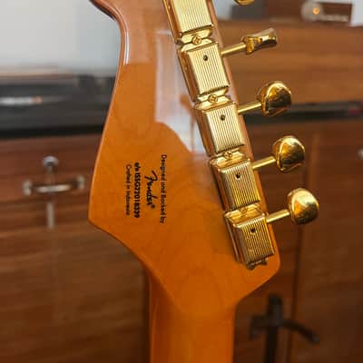 Squier Stratocaster Andertons Limited Edition – Gold Hardware (c. 2022), sunburst image 10