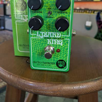 Electro-Harmonix Lizard King Bass Octave Fuzz Pedal image 2
