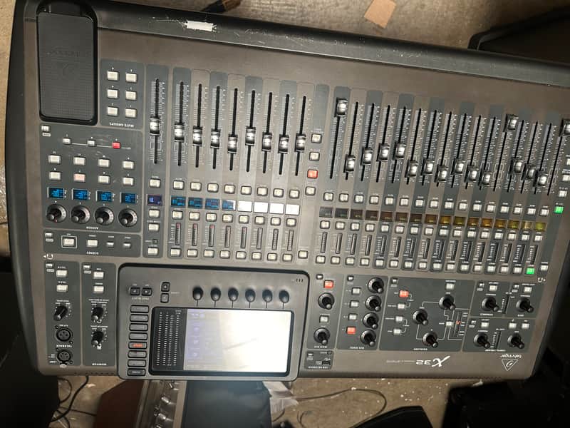 Behringer X32 digital mixer image 1