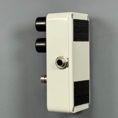 Electro-Harmonix Crayon 69 Full-Range Overdrive 2015 - Present - White with Vertical Crayons image 5