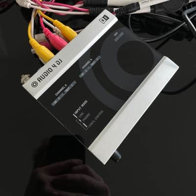 Native Instruments Audio 4 DJ Audio Interface image 1