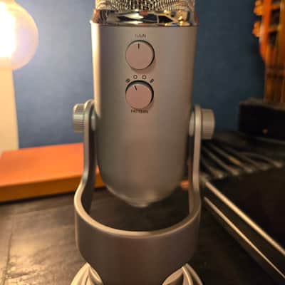Blue Yeti Multipattern USB Microphone, MINT image 3