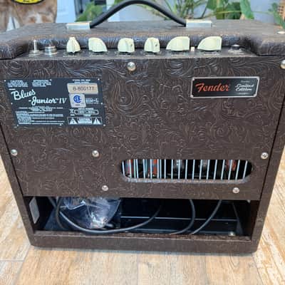 Fender Blues Junior IV FSR Limited Edition 15-Watt 1x12" Guitar Combo image 3