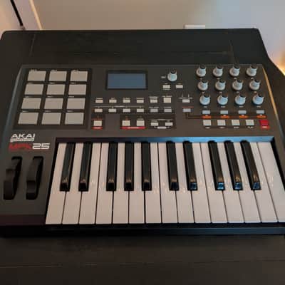 Akai MPK25 2012 - Black