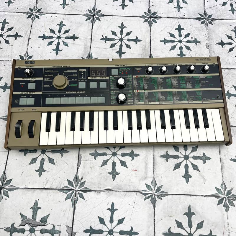 KORG microKORG シンセサイザー 37鍵　ジャンク ジャンク品】microKORG シンセサイザー Korg microKORG 37-Key