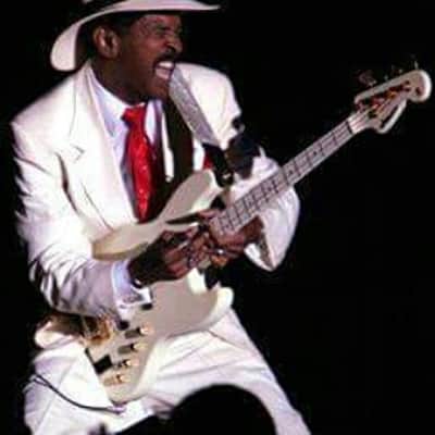 Moon JJ4 Larry Graham Signature all white image 6