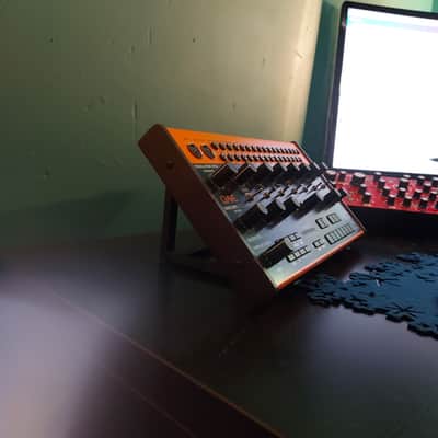 Behringer Grind / Crave / Edge 45° Desktop Synth Studio Wedge Stand