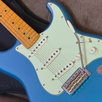 Fender American Professional Classic Stratocaster w/Deluxe Fender Gig Bag, COA, & Case Candy - 2025 Model in Faded Lake Placid Blue image 2