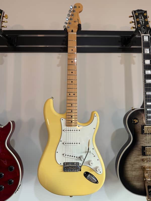 Fender Player Stratocaster with Maple Fretboard 2018 - 2024 - Buttercream image 1