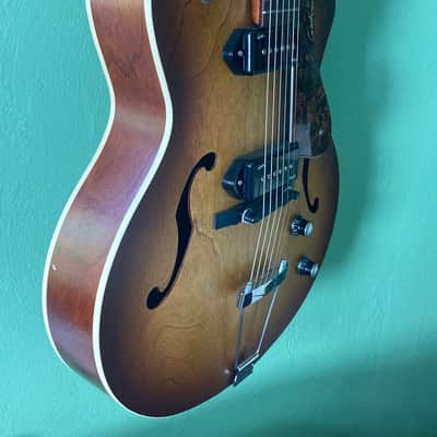 Godin 5th Avenue CW Kingpin II 2010s - Cognac Burst image 4