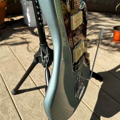 Fender Vintera '60s Jazzmaster with Pau Ferro Fretboard 2019 - 2023 - Ice Blue Metallic image 5