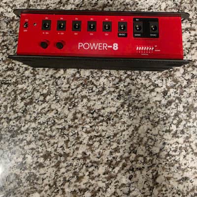 Gator GTR-PWR-8 Power Supply With 8 Isolated Outputs 2010s - Black image 3