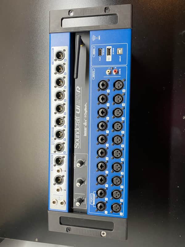 Soundcraft Ui24R 24-Channel Digital Mixer/USB Recorder with Wireless Control