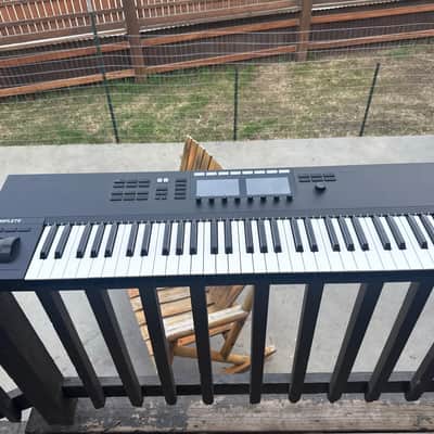 Native Instruments Komplete Kontrol S49 MK2 NI 25 Retrospective