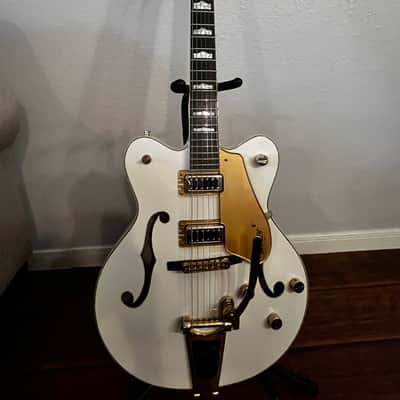 Gretsch G5422TG Electromatic Double Cutaway Hollow Body with Bigsby, Gold Hardware - Snow Crest White image 2