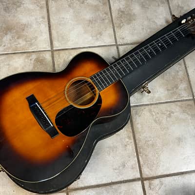 1933 CF Martin 0-18 Parlor Guitar Sunburst w case image 1