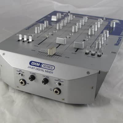 Numark DXM09 3-Channel Digital Effects Mixer image 3