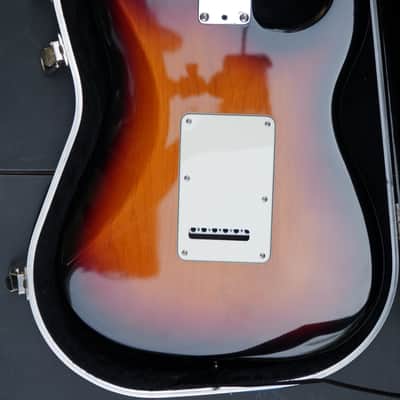 2001 Fender American Stratocaster Left-Handed with Rosewood Fretboard 3-Color Sunburst image 11