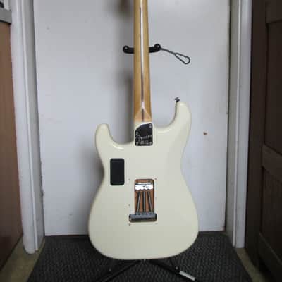 Fender Stratocaster 2017 - White image 2