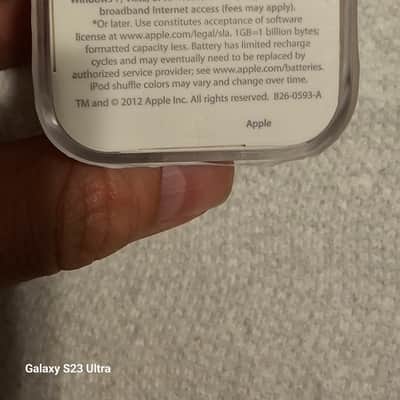 Apple A1373 [PD773LL/A] 2 GB iPod Shuffle in Original Packaging image 3