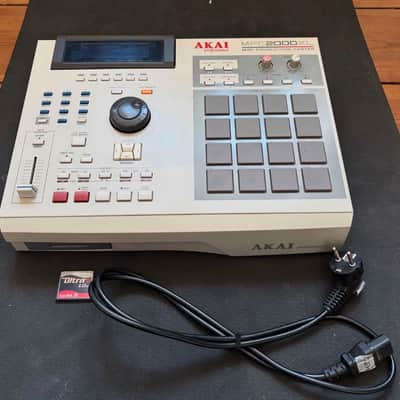 Akai MPC2000XL NEW SCREEN ORIGINAL BOX CF 8 OUTS ORIGINAL MANUAL MAX RAM image 2