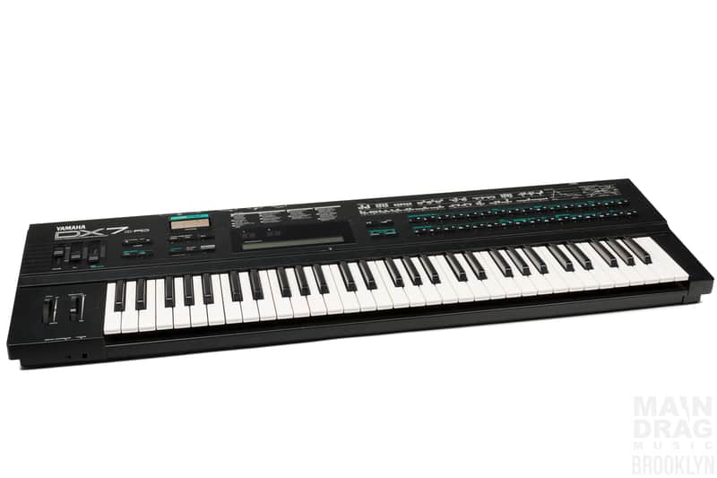 Yamaha DX7IIFD 61-Key 16-Voice Digital Synthesizer with Floppy