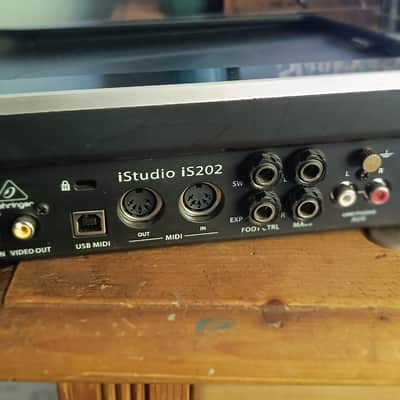 Behringer iStudio iS202 iPad Docking Station and Interface 2010s - Black image 3