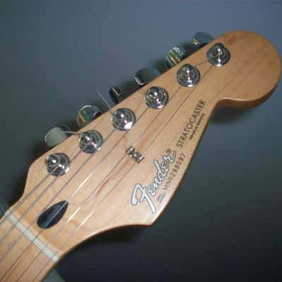 Fender Standard Stratocaster with Maple Fretboard 1998 - 2001 - Midnight Blue image 2