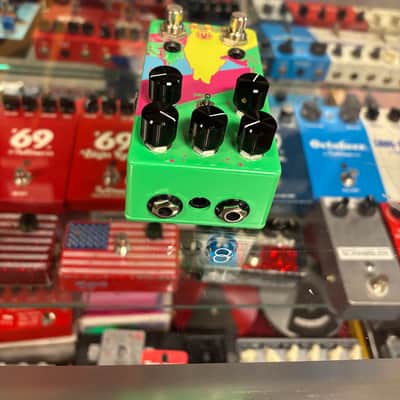 Walrus Audio Monument Harmonic Tap Tremolo V2 Limited Edition - Neon Series 2019 - Neon Green image 4