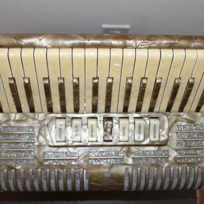 Noble Piano Accordion, 41/120, LMH, 7 registers, Made in Italy, in excellent playing condition and very good cosmetic condition image 16