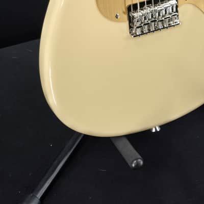 Squier 0374096589 Classic Vibe™ Duo-Sonic™ HS, Maple Fingerboard, Gold Anodized Pickguard, Desert Sand image 3