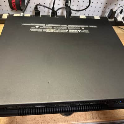 QSC PL325 Powerlight 3 Series Lightweight Rack-Mounted Power Amp 2010s - Black image 2
