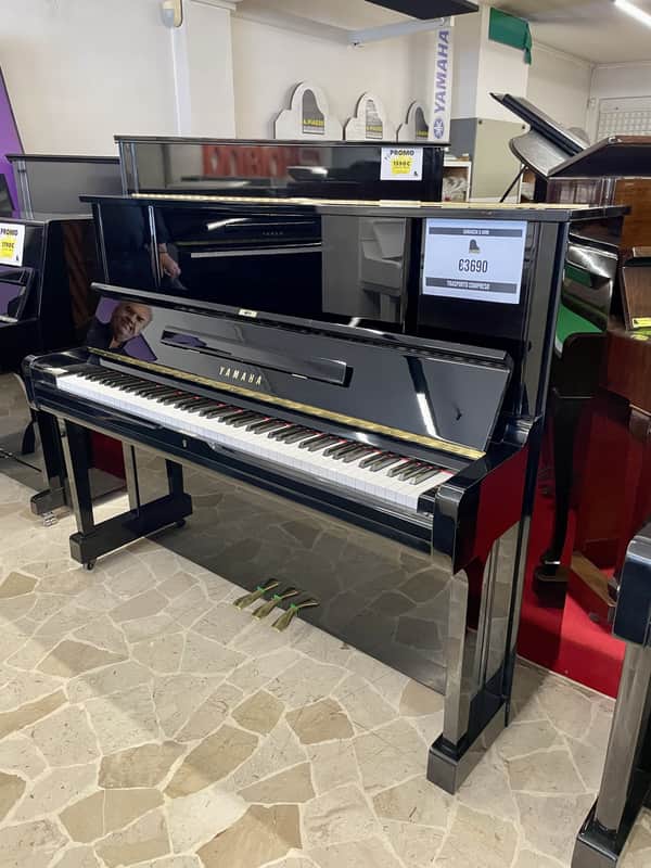Yamaha PIANOFORTE VERTICALE U1X NERO image 1