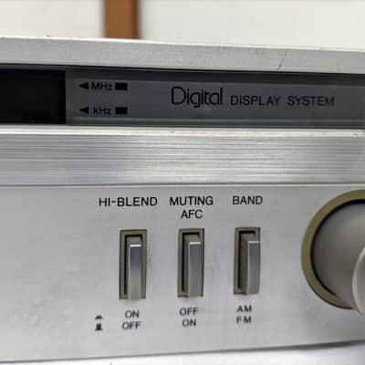 Vintage AIWA R30 AM/FM Stereo Tuner - 1980 Silver Face image 5