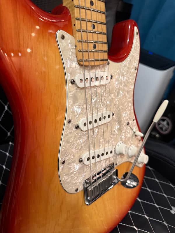 Fender Roadhouse Stratocaster with Maple Fretboard 1997 - 2002