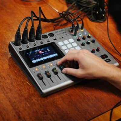 Zoom PodTrak P8 Podcasting Mixer and Recorder image 12