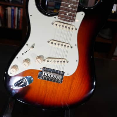 2017 Fender American Professional Left-Handed Stratocaster 3-Color Sunburst Mint imagen 2