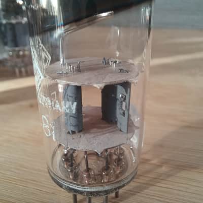 Immagine Very rare earlier construction 1956 NOS TELEFUNKEN ecc81 12at7 perfect, fully tested. Rounded plate with no hole. - 9
