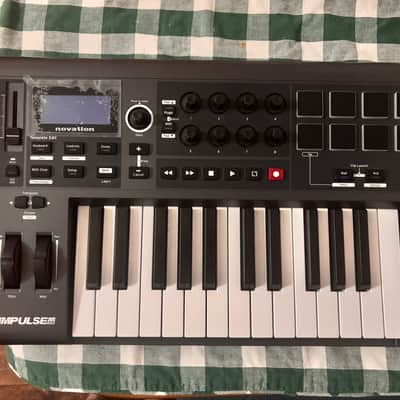 Novation Impulse 25 MIDI Keyboard Controller 2011 - Present - Gray