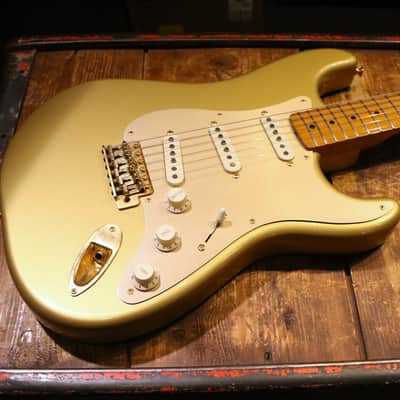 Fender 50th Anniversary Stratocaster 2004 - Aztec Gold image 3