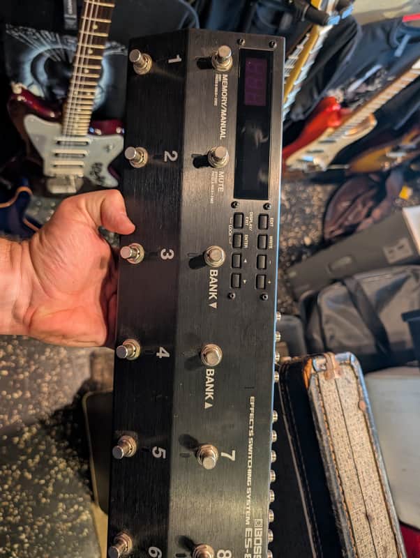 Boss Es-8 effect pedal switcher controller image 1