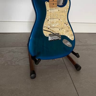 Fender Strat Plus Deluxe with Maple Fretboard - Ice Blue image 2