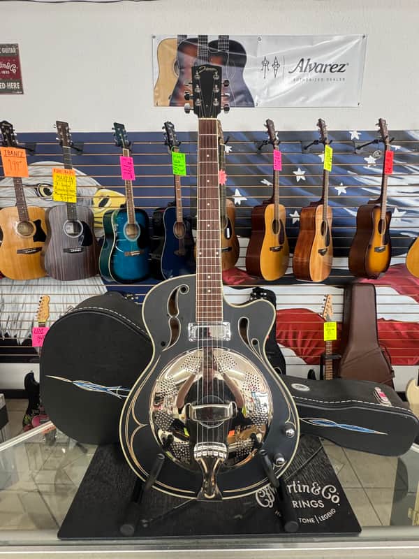 Johnson JR-550. Acoustic Electric Resonator.(W Hardcase)(Biscuit) image 1