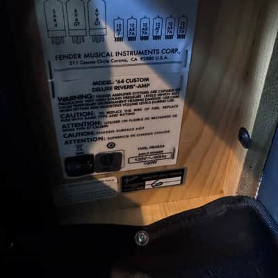 Fender '64 Custom Deluxe Reverb-Amp 2-Channel 20-Watt 1x12" Guitar Combo 2017 - Present - Black image 9