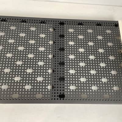 Temple Audio TRIO 43 Pedalboard, 43.2" x 16.5", Vintage White image 3