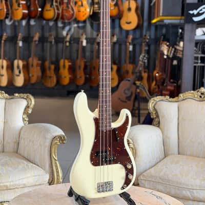 FENDER American Vintage II 1960 Precision Bass RW Olympic White image 1